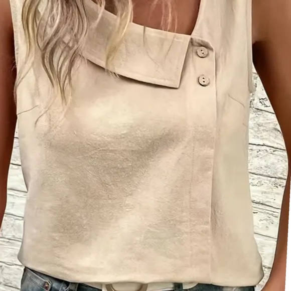 Flattering asymmetrical tank top. - Picture 2 of 4